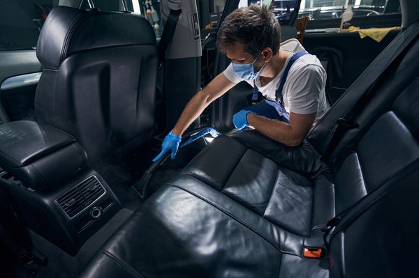 Les avantages essentiels d'utiliser un aspirateur pour votre voiture